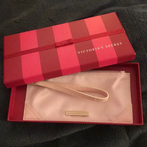 NIB Victoria’s Secret Wristlet - Picture 1 of 3